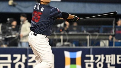 ‘내가 이대호 후계자다’ 한동희 잠실 훌쩍 넘겼다! 비거리 135m 화려한 복귀포→4-4 스코어 원점 [오!쎈 잠실]