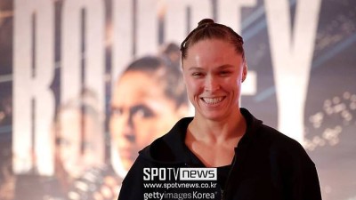 '17초 만에 끝냈다' UFC 전 챔피언 로우지 1R 암바승…이젠 아이낳을 것 은퇴 시사