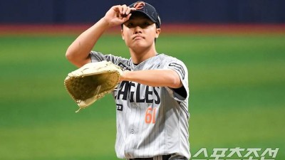수술 소식에 많이 울었어요…결국 정우주가 해내야 한다, 그라운드에 함께한 '문동주 향기'