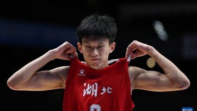 中 농구 초대형 논란! 사라진 천재 가드→갑자기 등장한 16세 유망주…얼굴이 너무 똑같아 신원 조작설 확산