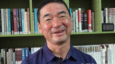 ‘3억 받고 한국에서 북한 응원?’ 응원단장이 밝힌 진실과 소신···“비판은 수용하나 불필요한 갈등 부추기는 건 아쉬워” [이근승의 믹스트존]