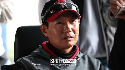'0-14' 이게 챔피언의 현실인가…1851일 만에 나온 참배, 이제 실점이 득점보다 많다