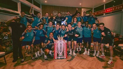 ‘4스널’ 조롱 받던 아스널, 무패 우승 후 22년 만에 EPL 왕좌 탈환