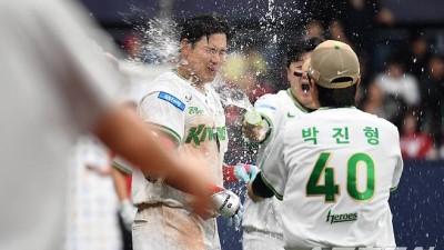 '와' 김웅빈이 또 끝냈다! 이틀 연속 극적인 끝내기! 국대 마무리 무너뜨렸다[고척 리뷰]