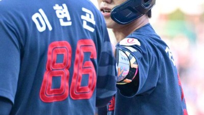 안 쉬어도 된다, 남은 경기 다 뛰고 싶다 두산→롯데 트레이드 유격수 얼마나 뛰고 싶었으면, 열광적인 롯데 팬들 응원에 힘내다