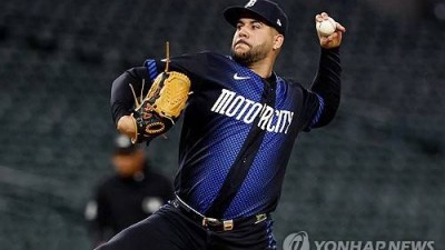 이러다 한국 오나?…'KBO 22승+WBC 우승' 그 투수, MLB 로스터 정리 대상 위기→당장 마이너 보내 美 매체 냉혹 평가