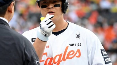 홈런이에요? 노시환 홈런 세리머니까지 했는데 어리둥절 → 아 2루타 맞네 → 홈런콜에 홈 들어갔다가 2루로 백 [대전 현장]