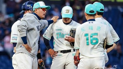 '병살타→병살타→병살타→병살타→병살타' 이런 굴욕이, 호텔서 단체 심야 특타도 무소용 '결국 최하위 추락' 어쩌나