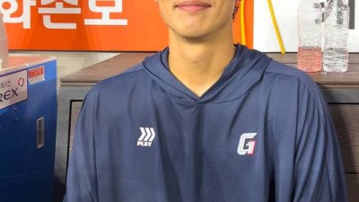 노시환과 어떻게 승부해?…'2루 위기 등판→KK 탈출' 80억 포수와의 남다른 야구 토론, 첫 홀드 결실로