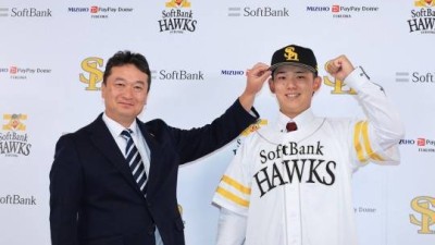 '등번호 없는 한국 유니폼 입었던 투수' 고바야시, WBC 평가전 호투 발판으로 소프트뱅크 입단