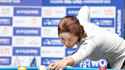 ‘당구 여제’ 김가영 프로당구 개막전서 이유주 꺾고 준결승행 [PBA]