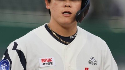 '두산→롯데' 3년 전 KBO 떠난 37세 외야수, 중국 진출 소감 직접 밝혔다 언제까지 야구하냐는 말도 들었지만...
