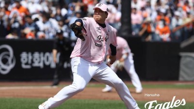 [IS 스타] '39세에 6⅔이닝 104구 위력투' 한화 류현진, 한·미 200승 대위업 달성