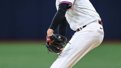‘최고 시속 159km’ 안우진, KIA전 4이닝 무실점 호투했지만..손가락 물집으로 조기 교체