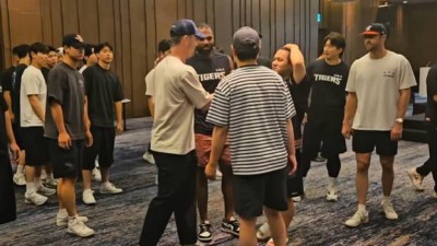 'KBO 1호' 퇴출 그날 아침 한국서 뛰는 게 꿈이었다... 한국시리즈 꼭 진출하길 KIA가 아시아쿼터 이방인과 뜨겁게 이별하는 법