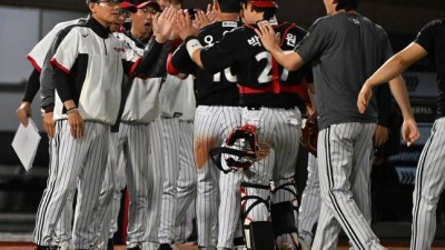 LG 2년 연속 30승 고지 선착→1위 확률 '56.4%' 잡았다…염경엽 감독 포기 않고 끝까지 따라가려는 선수들 열정 칭찬해 [부산 현장]