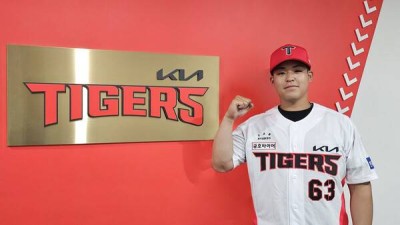 KIA 프랜차이즈 최초 일본인 선수 영입...2년 만에 돌아온 시라카와, 총액 10만 달러에 아시아쿼터 계약