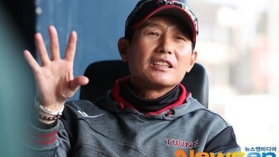 염경엽 감독 “박동원 살아났는데 부상, 내일까지 쉰다..토요일 2시 경기? 힘들지만 해야할 일”