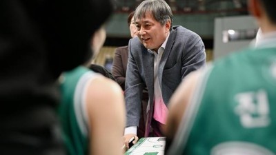 [비하인드 인터뷰] 거절할 줄 알았는데... 열흘 고심 끝 '코치 수락' 은희석에 이상범 감독 고맙다