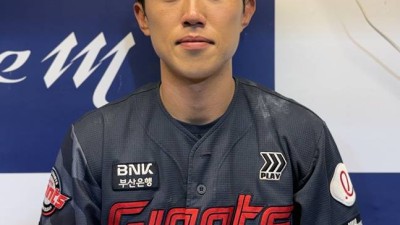 롯데 8회 1사까지 '단 0안타'→굴욕 눈앞이었는데, 전민재 8회 극적 홈런포→10회 실책 유도까지…하늘에 감사했다 안도 [창원 인터뷰]