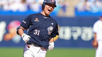 두산 베어스, 24년 만에 거짓말 같은 기록 세웠다! '이틀 연속 역전 만루홈런' 작렬...또 삼성이 희생양