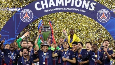 '1년전엔 트로피 바로 옆' 이강인, 이번엔 살짝 거리뒀다 [PSG 챔스 우승]