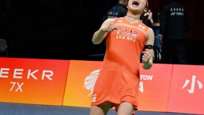3세트 16-19에서 연속 5득점 역전...'여제' 품격 보여준 안세영, 야마구치 꺾고 싱가포르 오픈 우승
