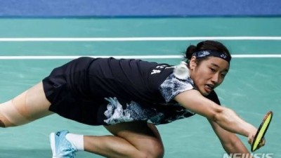'컨디션 난조' 안세영 결국 흔들렸다...연속 4실점→야마구치에 17-21, 2세트 내줬다, 우승 향방은 3세트로