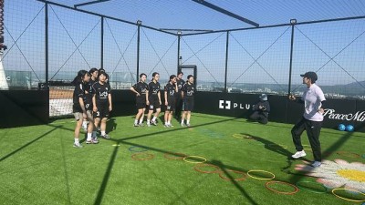 대치동도, 목동도 잠시 잊었다.. 63빌딩 옥상서 공 찬 소녀들